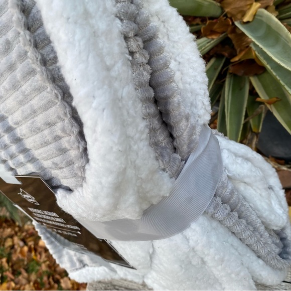 Simply Home Gray White Plush Sherpa Blanket 50X60” - Picture 4 of 7